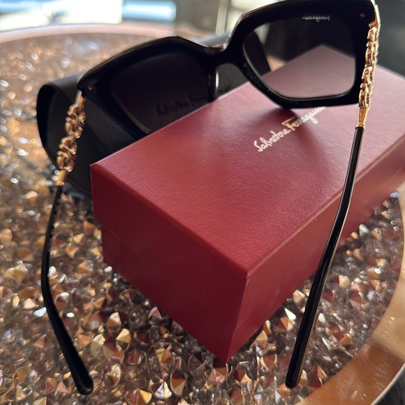 Salvatore Ferragamo Black Square Silver Hardware Sunglasses, New In Box - Picture 8 of 8